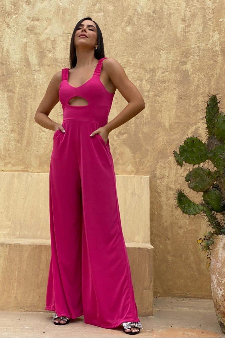 Enterizo largo con abertura en el pecho