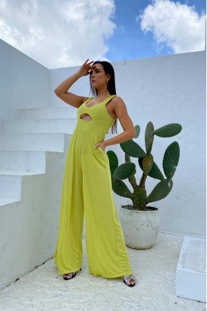 Enterizo largo con abertura en el pecho